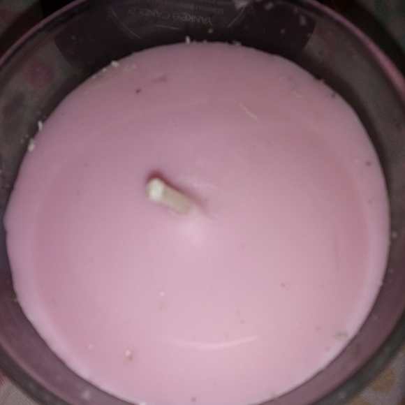 Yankee candle snowflakes kiss 4.3oz - Picture 2 of 3